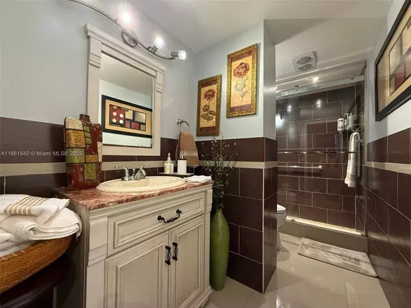 4350 Hillcrest Dr #112, Hollywood, FL 33021