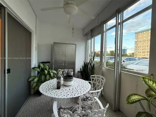 4350 Hillcrest Dr #112, Hollywood, FL 33021