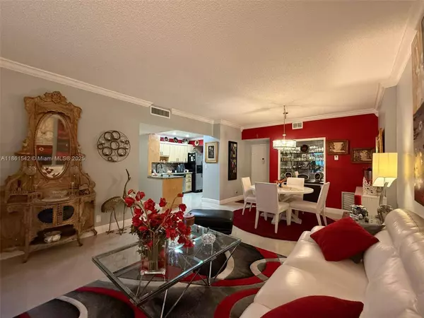 4350 Hillcrest Dr #112, Hollywood, FL 33021