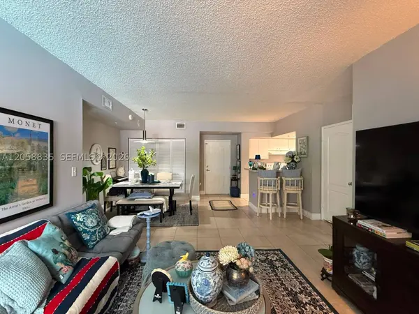 5085 NW 7th St #406, Miami, FL 33126