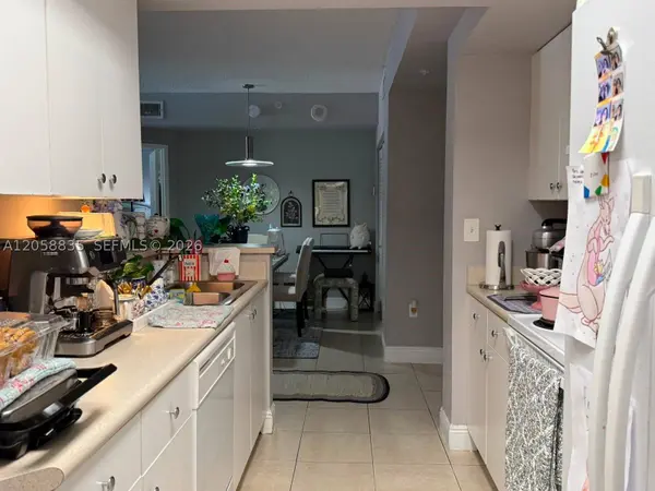 5085 NW 7th St #406, Miami, FL 33126