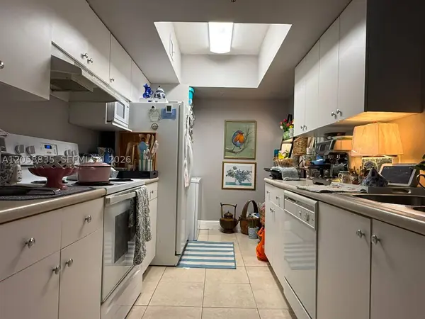 5085 NW 7th St #406, Miami, FL 33126