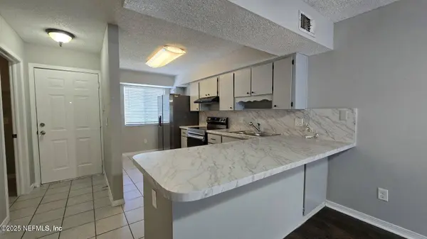 2104 DUNES WAY DR W, Jacksonville, FL 32225