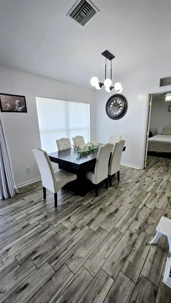 706 NW 1ST LN, Cape Coral, FL 33993