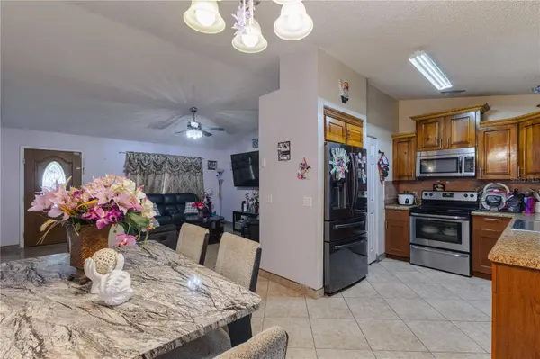 1240 CLARION CIR, Deltona, FL 32738