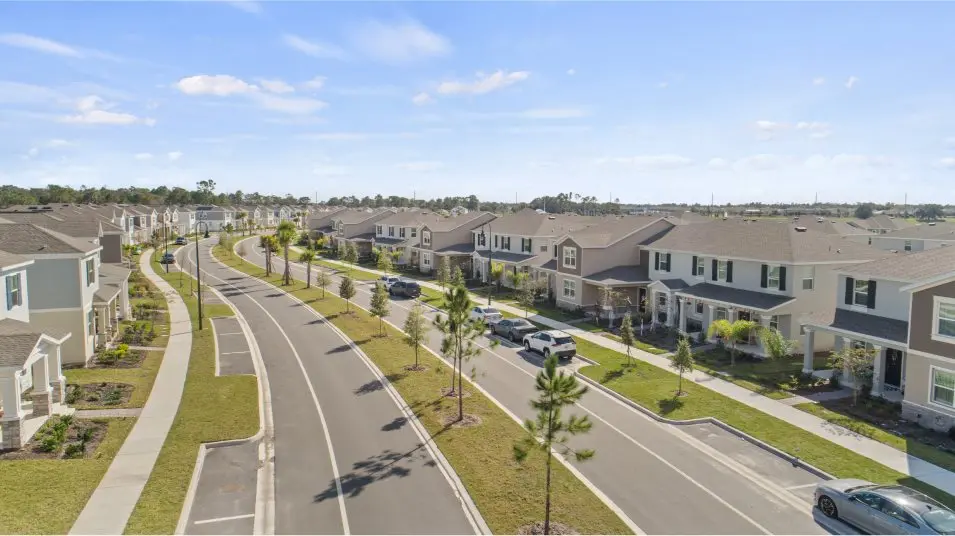 olh_bridgewalk_pic_amenity_fullymaintainedlawns_04_05_24
