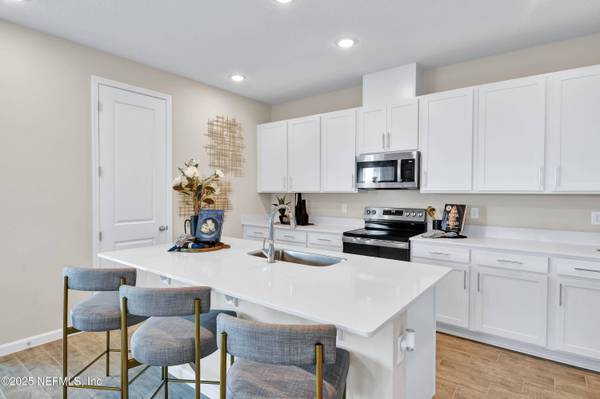 1767 CARNELIAN ST, Deland, FL 32720