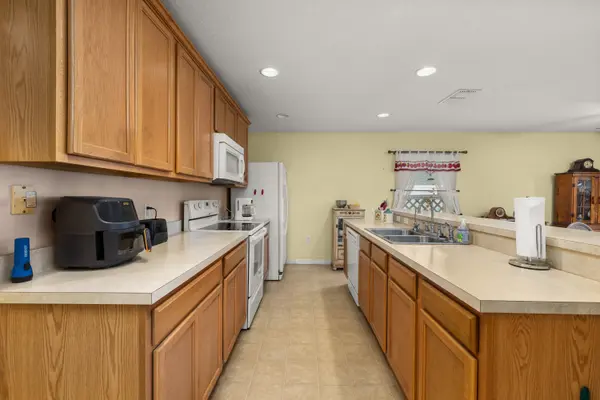 4629 Caverns Dr, Kissimmee, FL 34758-2504