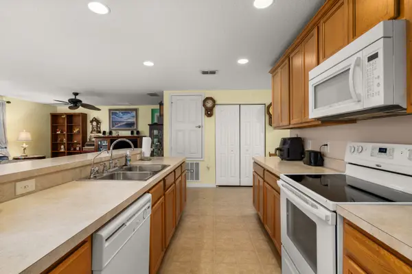 4629 Caverns Dr, Kissimmee, FL 34758-2504