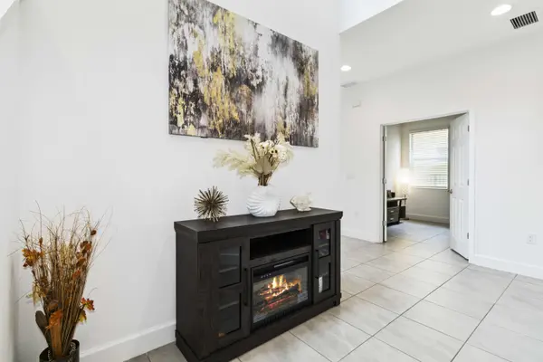 5653 Del Coronado Dr, Apollo Beach, FL 33572-2750