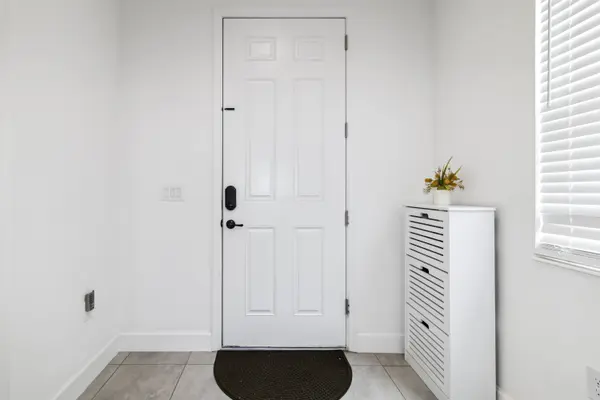 5653 Del Coronado Dr, Apollo Beach, FL 33572-2750