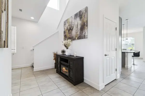 5653 Del Coronado Dr, Apollo Beach, FL 33572-2750