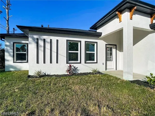 422 Eisenhower BLVD, Lehigh Acres, FL 33974