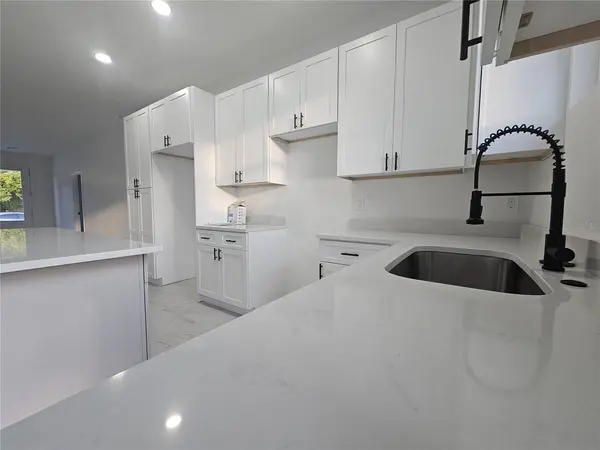 2068 Dixie Ave, Sanford, FL 32771