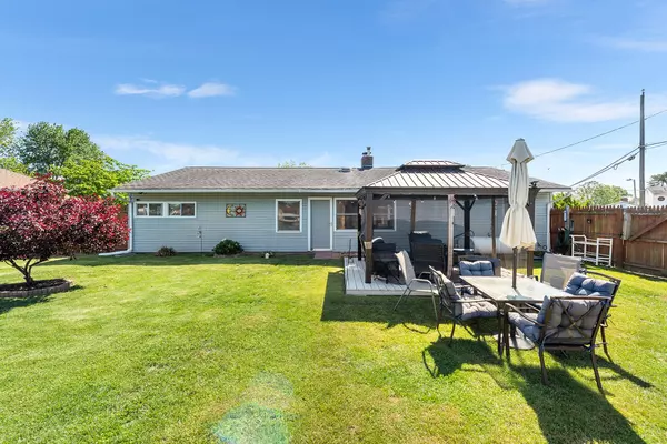 Levittown, PA 19055-1711,15 Dewberry Ln