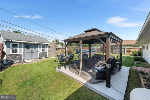 15 DEWBERRY LN, Levittown, PA 19055