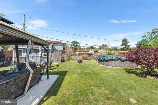 15 DEWBERRY LN, Levittown, PA 19055