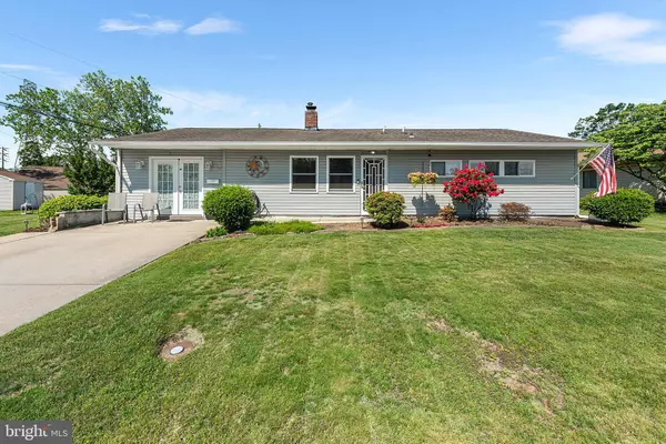 15 DEWBERRY LN, Levittown, PA 19055