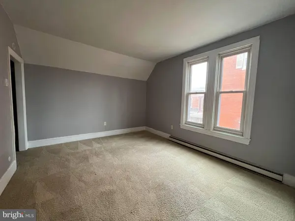 12 S STATE ST, Dover, DE 19901
