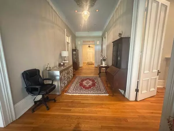 751 S Main St., Grenada, MS 38901