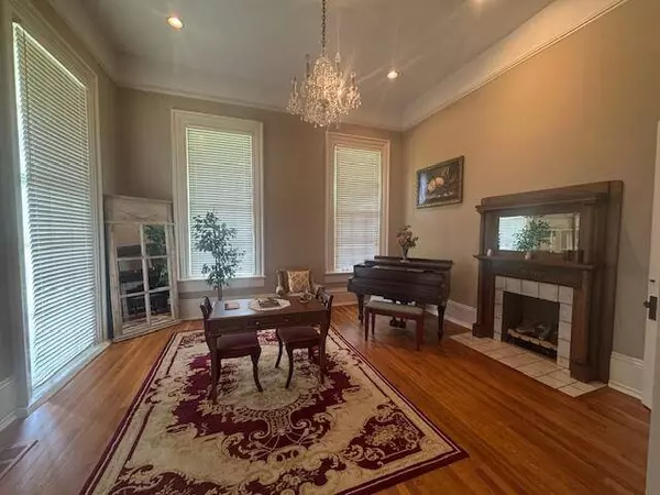 751 S Main St., Grenada, MS 38901