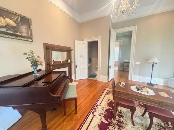 751 S Main St., Grenada, MS 38901