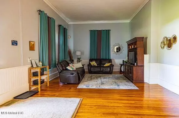 733 S College Street, Grenada, MS 38901