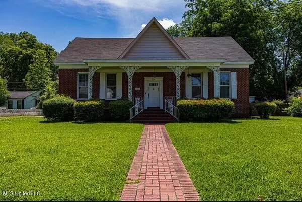 733 S College Street, Grenada, MS 38901