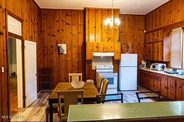 733 S College Street, Grenada, MS 38901