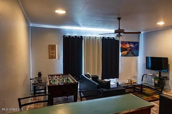 733 S College Street, Grenada, MS 38901