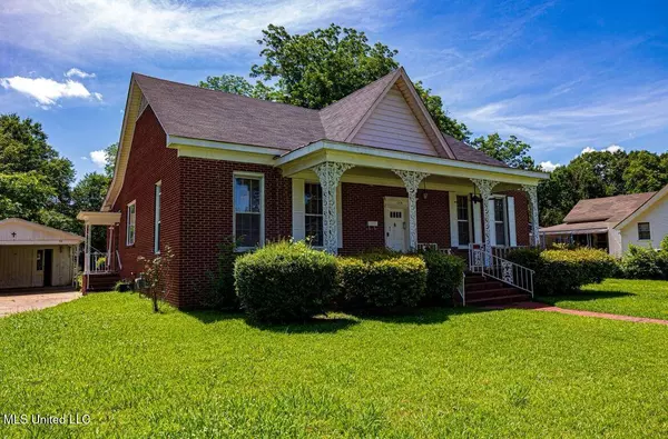 733 S College Street, Grenada, MS 38901