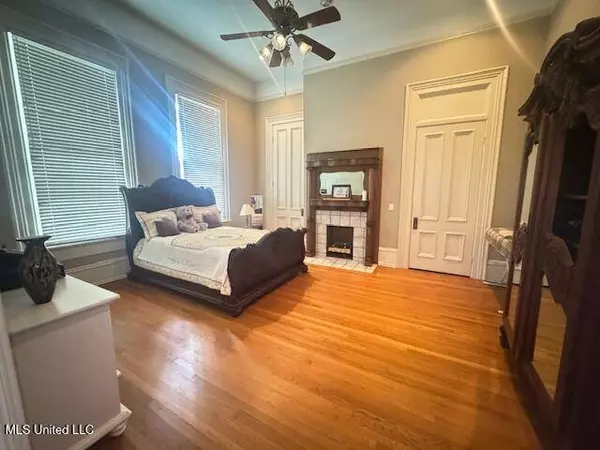 751 S Main Street, Grenada, MS 38901