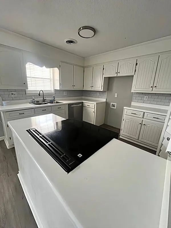 2201 Holmes St., Tupelo, MS 38801