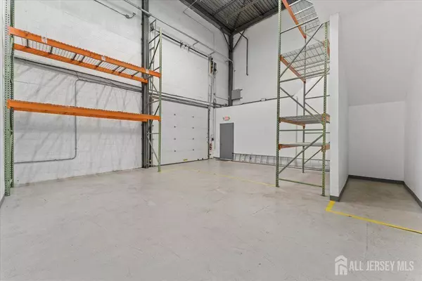 1 American WAY #E, Spotswood, NJ 08884