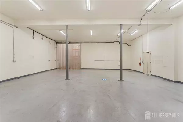 1 American WAY #E, Spotswood, NJ 08884