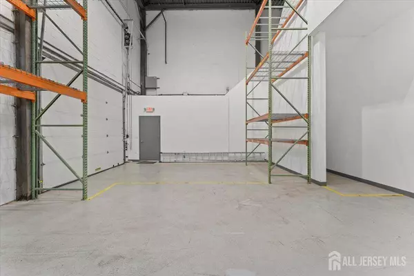 1 American WAY #E, Spotswood, NJ 08884