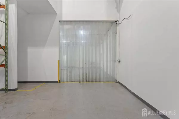 1 American WAY #E, Spotswood, NJ 08884