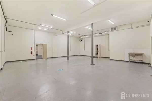 1 American WAY #E, Spotswood, NJ 08884