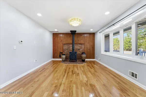 629 W Commodore Boulevard, Jackson, NJ 08527