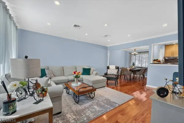 26 Cedar Dr, Rochelle Park Twp., NJ 07662