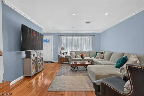 26 Cedar Dr, Rochelle Park Twp., NJ 07662