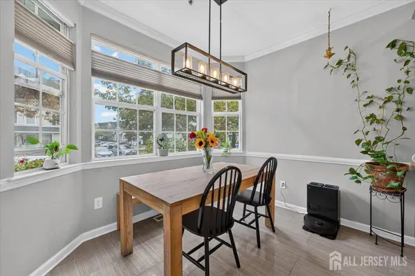 1008 Blossom CIR, South Brunswick, NJ 08810