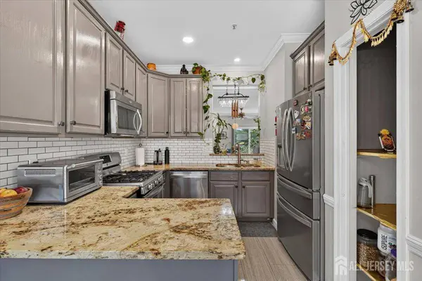 1008 Blossom CIR, South Brunswick, NJ 08810