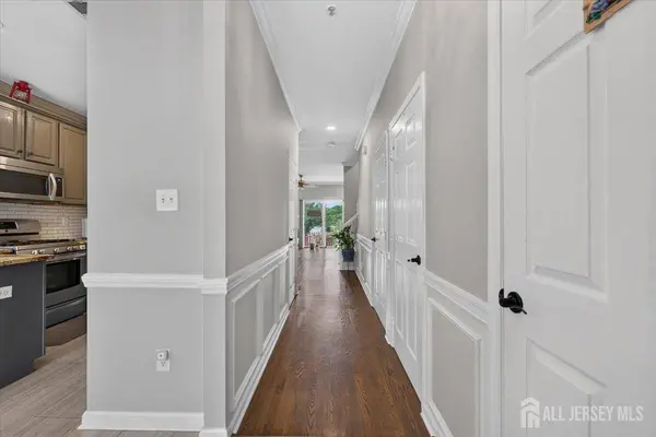 1008 Blossom CIR, South Brunswick, NJ 08810