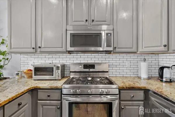 1008 Blossom CIR, South Brunswick, NJ 08810