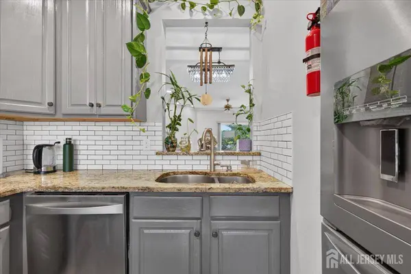 1008 Blossom CIR, South Brunswick, NJ 08810