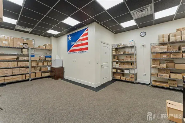 1 American WAY #F, Spotswood, NJ 08884