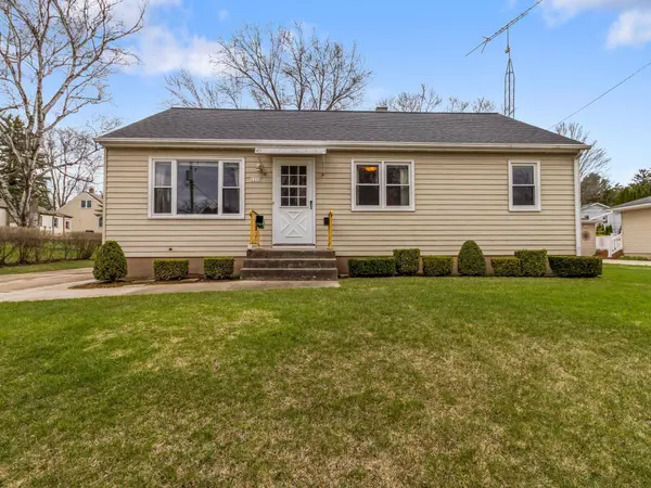 1319 Balsam Pl, West Bend, WI 53095