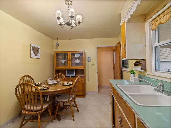 1319 Balsam Pl, West Bend, WI 53095