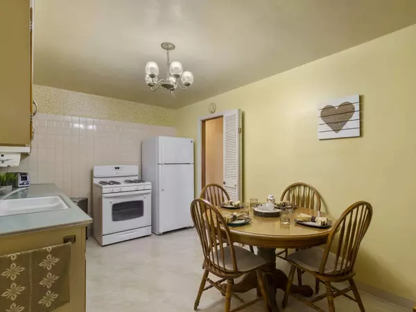 1319 Balsam Pl, West Bend, WI 53095